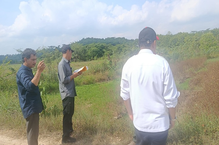 Satgas yang tengah melakukan pemantauan di lapangan. (M. As'ari/Lingkar Kaltim)