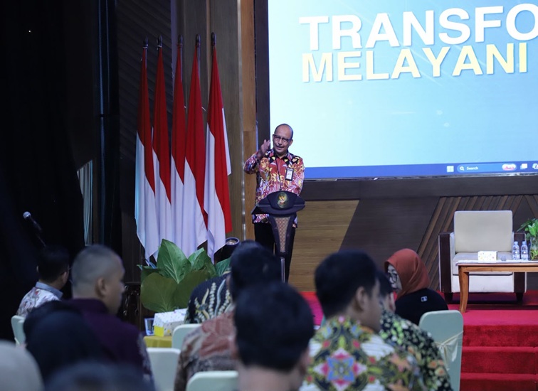 Staf Ahli Bidang Budaya Kerja Kementerian PANRB Abdul Hakim saat membuka acara Series Penguatan Integritas dan Antikorupsi Tahun 2026 Sesi I bertema “Integritas ASN dalam Pengambilan Keputusan: Berani Menolak Perintah yang Melanggar Hukum” di Jakarta, Kamis (30/7/2026).
