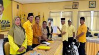 Penyerahan formulir pendaftaran calon Ketua Golkar Kukar, Jum'at (28/8/2026) (Rizki/Lingkarkaltim)