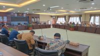 RDP DPRD Kukar bersama KTNA Sanga-Sanga mengenai Status Lahan Eks Tambang. (M. As'ari/Lingkar Kaltim)