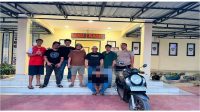 Pelaku beserta barang bukti yang diamankan oleh Anggota reskrim kenohan, Senin (3/8/26). (Doc. Polsek Kenohan)
