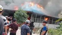 Masyarakat Tabang lakukan aksi dirumah diduga pelaku, Sabtu (8/8/2026). (Doc. Group WhatsApp)