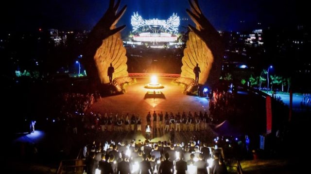 Kepala Otorita Ibu Kota Nusantara (Otorita IKN) Basuki Hadimuljono memimpin Upacara Malam Renungan Suci jelang HUT ke-81 RI di Taman Kusuma Bangsa, Nusantara, Minggu (16/8/2026). Upacara yang dipimpin oleh petugas internal Otorita IKN dan diiringi paduan suara pegawai ini diikuti sekitar 400 peserta dari jajaran Otorita IKN, DWP, mitra, hingga insan media. (Dok. Humas Otorita Ibu Kota Nusantara)