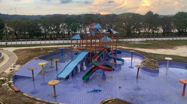 Waterboom Pulau Kumala yang masih dalam tahap penyelesaian. (Dok. Kaltimkita.com)