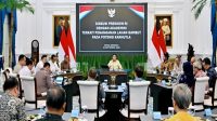 Presiden Prabowo Subianto menggelar diskusi bersama sejumlah akademisi dan pakar di Istana Merdeka, Jakarta, pada Kamis, 24 September 2026. (Foto: BPMI Setpres)