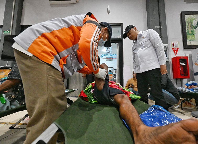 Menteri Perhubungan Dudy Purwagandhi menginstruksikan seluruh jajaran dan pihak terkait untuk memprioritaskan pada pencarian, evakuasi, serta pendataan penumpang KMP Virgo Transport 8.(Dok.Dephub)