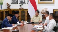 Presiden Prabowo Subianto menerima laporan Menteri dan Wakil Menteri Haji dan Umrah di Kompleks Istana Kepresidenan Jakarta, pada Senin (28/09/2026). (dok. BPMI Setpres)
