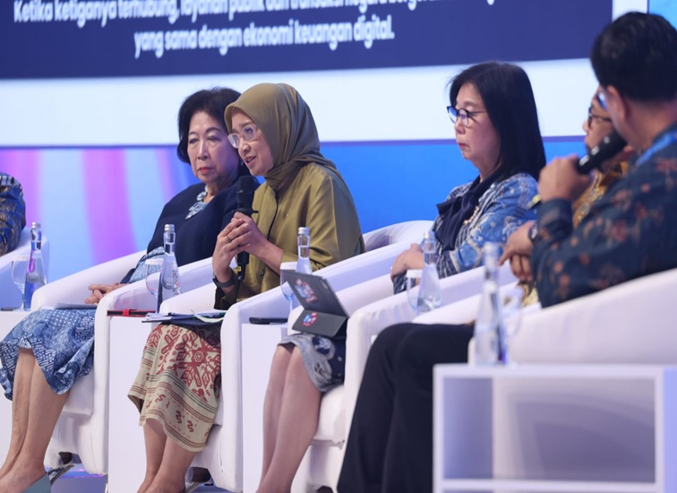 Menteri PANRB Rini Widyantini saat menjadi panelis dalam Festival Ekonomi Keuangan Digital Indonesia (FEKDI) & Indonesia Fintech Summit & Expo (IFSE) 2026, di Jakarta International Convention Center (JICC), Jakarta, Kamis (24/9/2026).