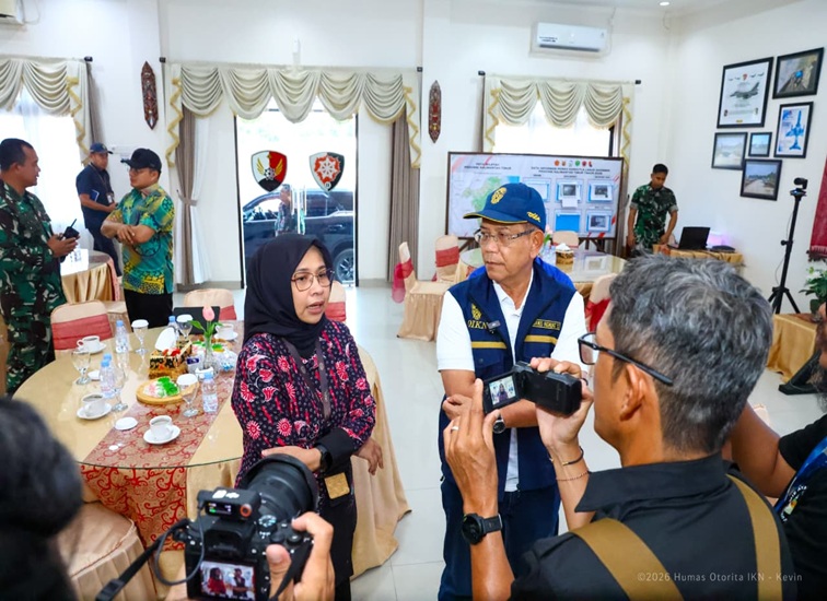 Deputi Bidang Lingkungan Hidup dan Sumber Daya Alam Otorita IKN, Myrna A. Safitri, usai Rakor di Lanud Dhomber Balikpapan, Jumat (04/09/2026). (Dok. Istimewa)