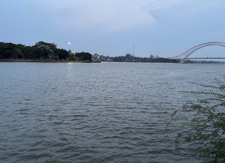 Perairan Sungai Mahakam Tenggarong, Senin (14/9/2026) (Rizki/Lingkarkaltim)