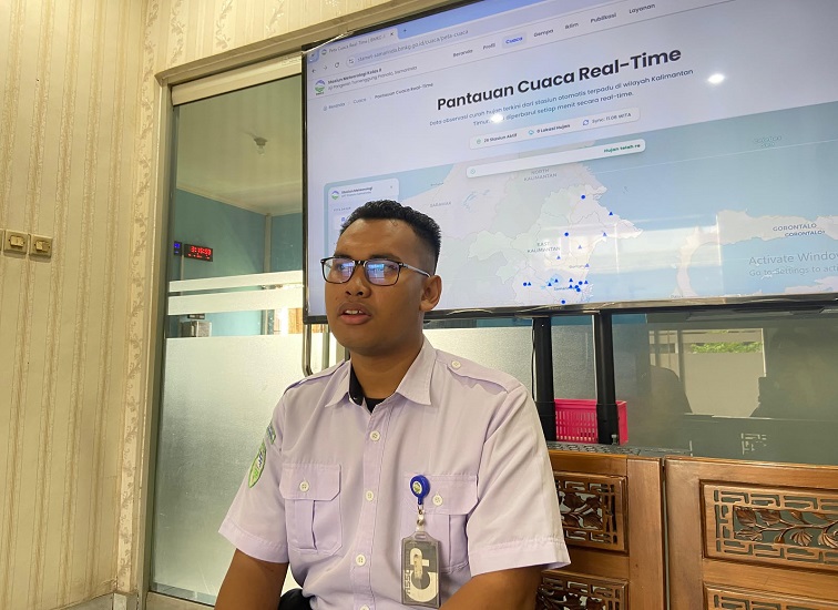 Prakirawan Cuaca BMKG Stasiun Meteorologi Kelas I Sultan Aji Muhammad Sulaiman Sepinggan, Gilang Arya.(Devi/Lingkarkaltim)