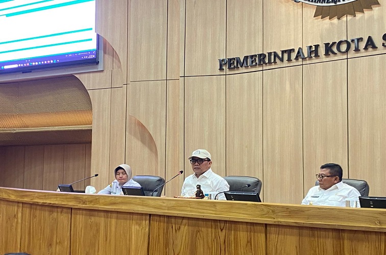 Andi Harun saat melakukan Konferensi Pers bersama media di Balaikota Samarinda, Rabu malam (9/9/2026).(Devi/Lingkarkaltim)