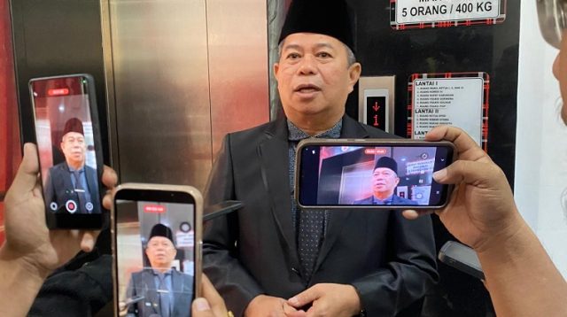 Asisten II Sekretariat Daerah Kota Samarinda, Marnabas Patiroy.(Foto:Devi)
