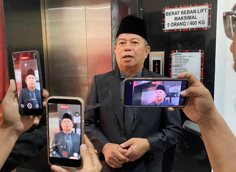 Asisten II Sekretariat Daerah Kota Samarinda, Marnabas Patiroy.(Foto:Devi)