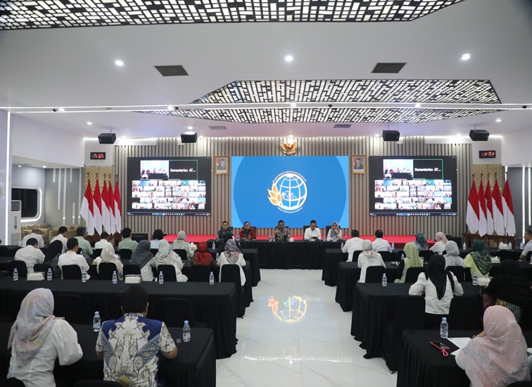Sekretaris Jenderal (Sekjen) ATR/BPN, Dalu Agung Darmawan beserta Kepala Kantor Pertanahan (Kantah) Kabupaten/Kota se-Indonesia yang hadir secara daring maupun luring di Aula Prona Kementerian ATR/BPN, Jakarta pada Rabu (16/09/2026). (Dok. KementerianATRBPN)