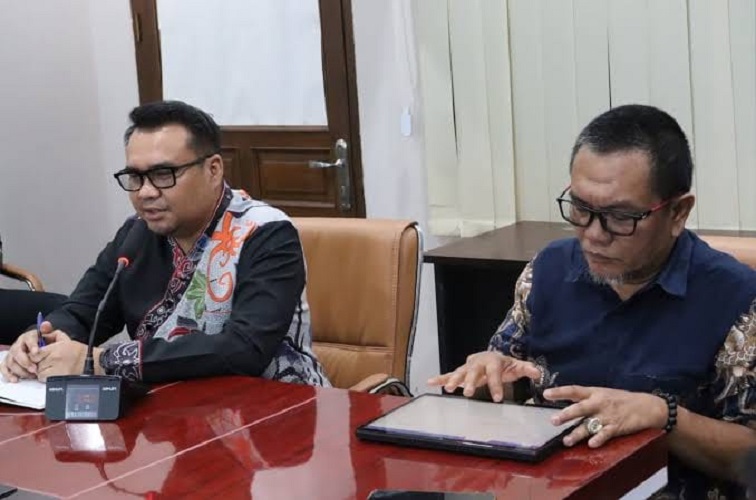 Kepala Distanak Kukar Muhammad Rifani bersama Bupati Kukar dr. Aulia Rahman Basri. (Istimewa)