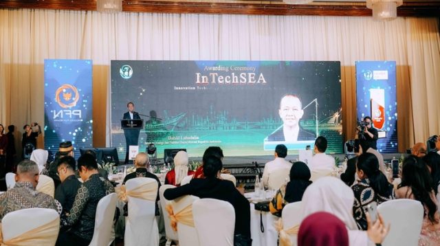 Menteri Energi dan Sumber Daya Mineral (ESDM) Bahlil Lahadalia saat memberikan keynote speech pada ajang Innovation Technology for Social and Environmental Awards (INTECHSEA) 2026 di Jakarta, Senin (14/9/26). (dok. Kementerian ESDM)