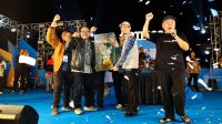bambang Penyerahan piala bergilir Danadyaksa Dirgantara pada closing ceremony dan awarding KRTI 2026, Jumat (25/9/2026) malam.(Otorita IKN)
