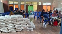 Penyaluran bantuan beras, Selasa (8/9/2026) (Rizki/Lingkarkaltim)