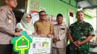 Bupati Kukar Aulia Rahman Basri resmikan dan serahkan kunci Rumah Layak Huni. JL. Gunung Belah, Kec. Tenggarong. (Doc. Kukar Paper)