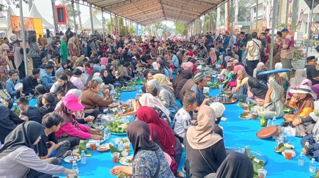 Pelaksanaan budaya Beseprah Erau Adat Kutai 2026 di depan Musium Mulawarman Tenggarong pada Kamis (24/9/2026). (M. As'ari/Lingkar Kaltim)