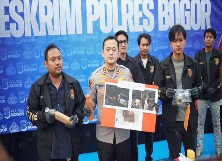 Kepolisian Resor (Polres) Bogor berhasil membongkar jaringan peredaran bahan kimia berbahaya merkuri ilegal usai menggerebek sebuah gudang penyimpan di wilayah Kecamatan Babakanmadang, Kabupaten Bogor, Jawa Barat.