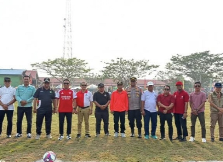 Pembukaan Pertandingan Sepakbola di Muara Wis (Dok. Pemerintah Kecamatan Muara Wis)