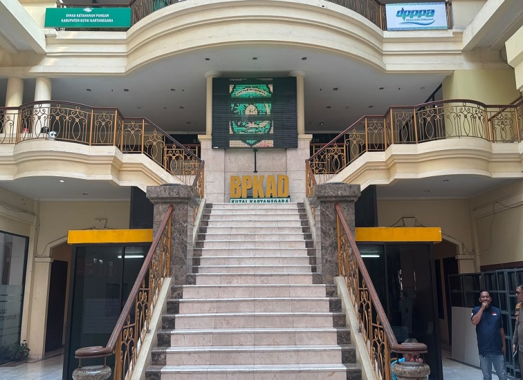 Kantor BPKAD Kukar, Selasa (8/9/2026) (Rizki/Lingkarkaltim)