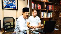 Menteri Sosial Saifullah Yusuf (Gus Ipul) bersama Wakil Menteri Sosial Agus Jabo Priyono saat rapat bersama Kepala Sekolah Rakyat se-Indonesia secara daring dari Kantor Kementerian Sosial, Jakarta, Senin (7/9/2026). (Dok. kemensos.go.id)