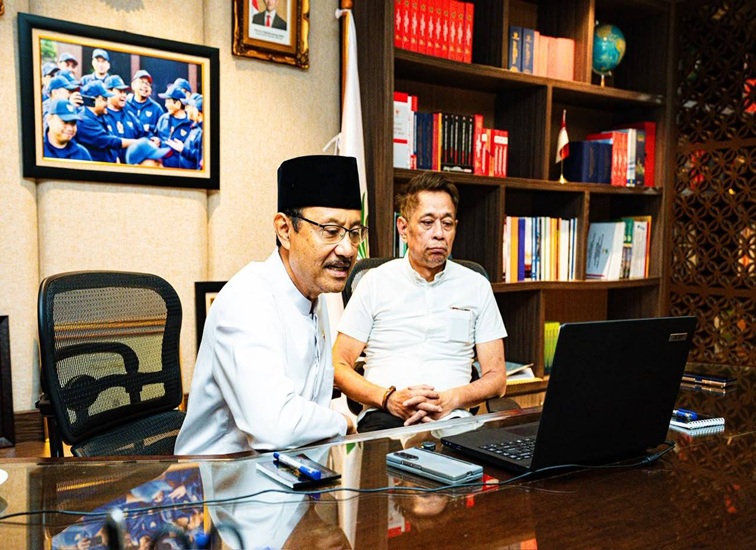 Menteri Sosial Saifullah Yusuf (Gus Ipul) bersama Wakil Menteri Sosial Agus Jabo Priyono saat rapat bersama Kepala Sekolah Rakyat se-Indonesia secara daring dari Kantor Kementerian Sosial, Jakarta, Senin (7/9/2026). (Dok. kemensos.go.id)