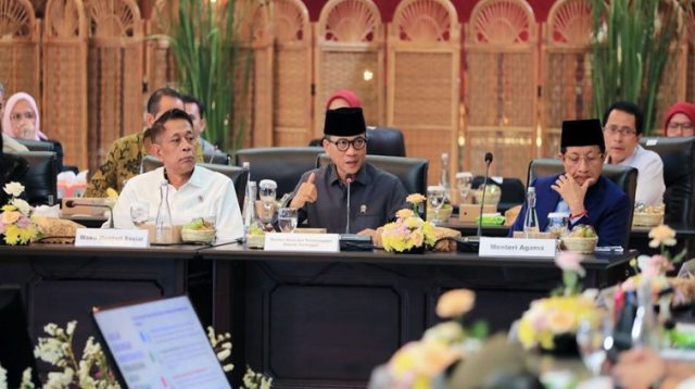 Menteri Desa dan Pembangunan Daerah Tertinggal (Mendes PDT) Yandri Susanto (tengah).  (dok. Kemendes PDT)