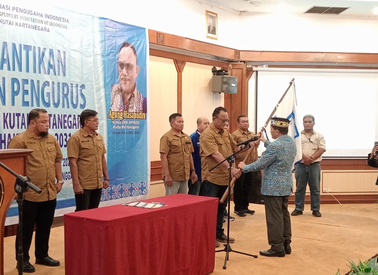Para pengurus DPK Apindo Kukar periode 2026-2031 yang resmi dilantik. (M. As'ari/Lingkarkaltim)