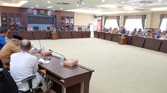 RDP penyelesaian permasalahan Kalpataru hingga tatus HGU di DPRD Kukar, Selasa (22/9/2026). (M. As'ari/Lingkarkaltim)