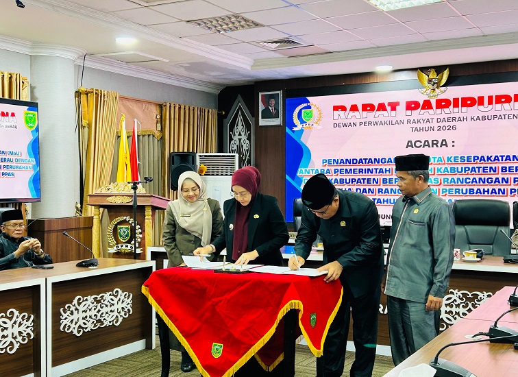 Rapat Paripurna DPRD Berau dengan agenda Penandatanganan Nota Kesepakatan Perubahan Kebijakan Umum APBD (KUA) serta Prioritas dan Plafon Anggaran Sementara (PPAS) Kabupaten Berau Tahun Anggaran 2026.(Foto:Nadzriel)