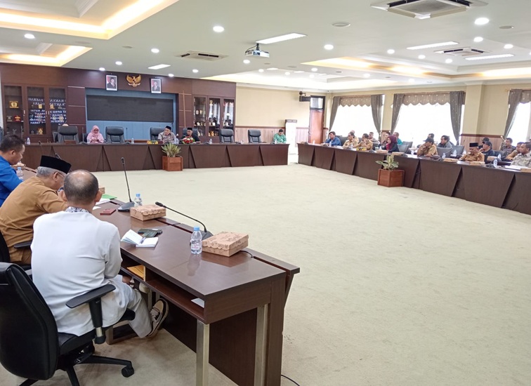RDP penyelesaian permasalahan Kalpataru hingga tatus HGU di DPRD Kukar, Selasa (22/9/2026). (M. As'ari/Lingkarkaltim)