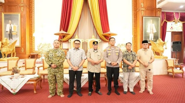 Bupati Kutai Kartanegara Aulia Rahman Basri terlibat dalam rangkaian persiapan tersebut bersama Sultan Kutai Kartanegara Ing Martadipura XXI Aji Muhammad Arifin, Forkopimda, perangkat daerah dan panitia.(Dok.Diskominfo Kukar)