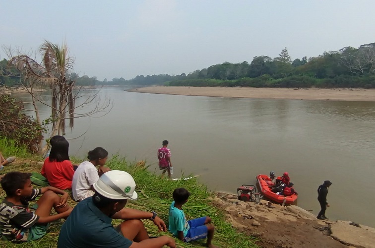 Proses pencarian korban yang tenggelam di Sungai Belayan.(Foto:Polsek Tabang)