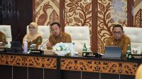 Rudy Mas’ud saat memimpin Morning Briefing di Ruang Ruhui Rahayu Kantor Gubernur Kaltim, Senin (21/9/2026).(Dok.Adpim Pemprov Kaltim)