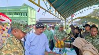 Sekda Kukar Sunggono bersama Dandim Kukar meninjau Bazar Murah, Lapangan Makodim 0906, Selasa (22/9/26). (Dilla/lingkarkaltim)