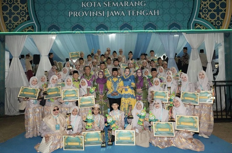 Kafilah Kalimantan Timur berhasil mempertahankan sebagai juara umum pada MTQ Nasional ke XXXI di Semarang, Jawa Tengah.(Adpim Pemprov Kaltim)