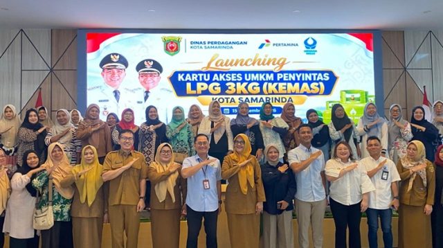 Pemerintah Kota (Pemkot) Samarinda resmi meluncurkan program Kartu Akses UMKM LPG 3kg (KEMAS) di Ruang Ballroom Arutala Lantai IV, Selasa (15/9/2026). (Devi/Lingkarkaltim)