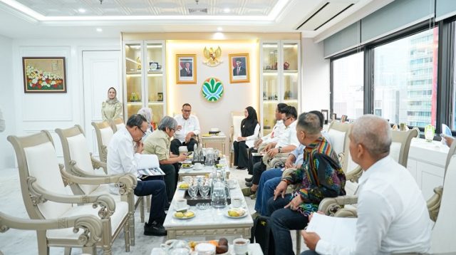 Bupati Berau Sri Juniarsih Mas melalui audiensi bersama Menteri Lingkungan Hidup Mohammad Jumhur Hidayat di Gedung Kementerian Lingkungan Hidup, Menara Plaza Kuningan, Rabu (16/9/2026).(Dok.Adpim Pemkab Berau)