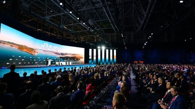 Presiden Prabowo dalam pidatonya saat menghadiri Eastern Economic Forum (EEF) ke-11 di Far Eastern Federal University (FEFU), Vladivostok, Federasi Rusia, pada Kamis (03/09/2026). (Dok. Kemensetneg RI)