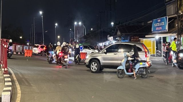Sejumlah kendaraan terjebak macet, Sabtu (26/92026) (Rizki/Lingkarkaltim)