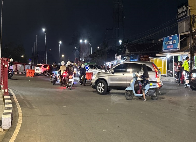 Sejumlah kendaraan terjebak macet, Sabtu (26/92026) (Rizki/Lingkarkaltim)