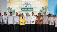 Foto bersama usai prosesi pelantikan pengurus Pusat Ikatan Keluarga Alumni (IKA) Universitas Mulawarman.(Adpim Pemprov Kaltim)
