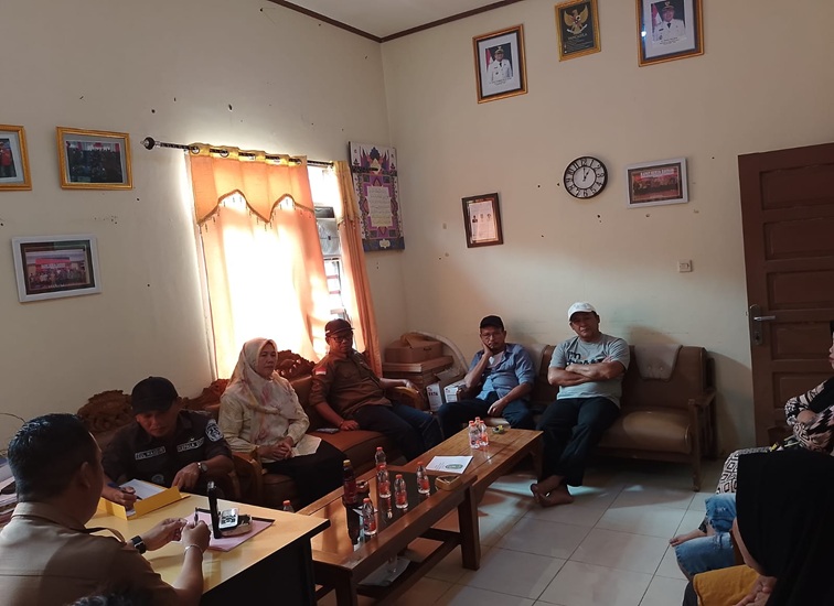 Suasana mediasi antara perwakilan orang tua murid dan perwakilan Pihak Sppg di Kantor Desa Sebulu Ulu. (Doc. Pemdes Sebulu Ulu)