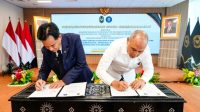 Penandatanganan Nota Kesepahaman oleh Menteri Koordinator Bidang Hukum, Hak Asasi Manusia, Imigrasi, dan Pemasyarakatan, Yusril Ihza Mahendra, bersama Kepala BSSN Letjen TNI (Purn) Nugroho Sulistyo Budi, Jakarta, Rabu (23/9/26). (Dok. Kemenko Kumham Imipas)