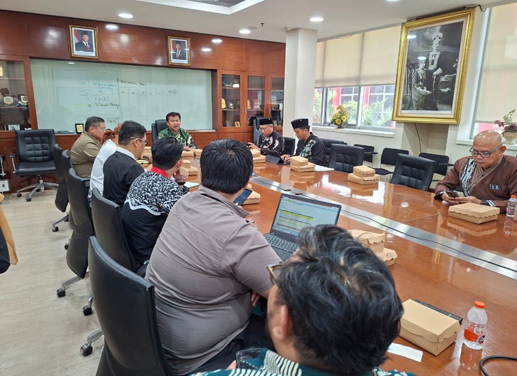 Suasana Sekda Kukar Sunggono rapat persiapan MTQ ke-46 2026 Tingkat Provinsi Kaltim di Ruang Rapat Sekda, Tenggarong, Rabu(23/9/26). (Dilla/lingkarkaltim)