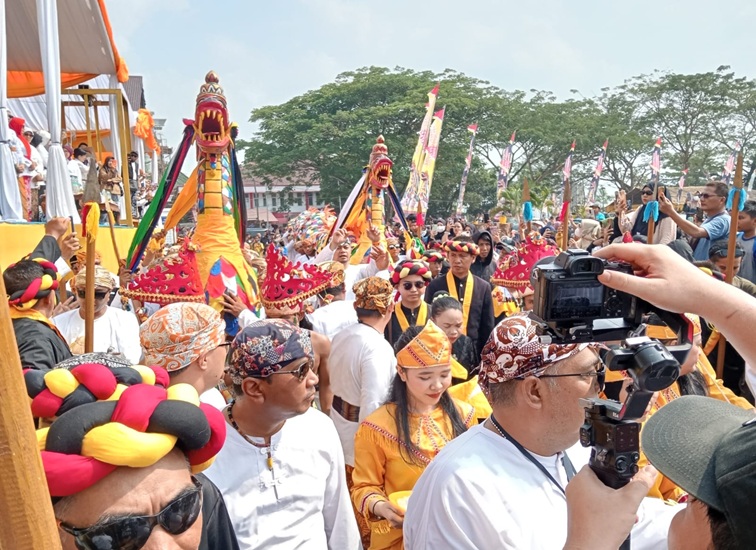 Naga Laki dan Bini yang dibawa ke Kutai Lama, Kecamatan Anggana. (M. As'ari/Lingkarkaltim)